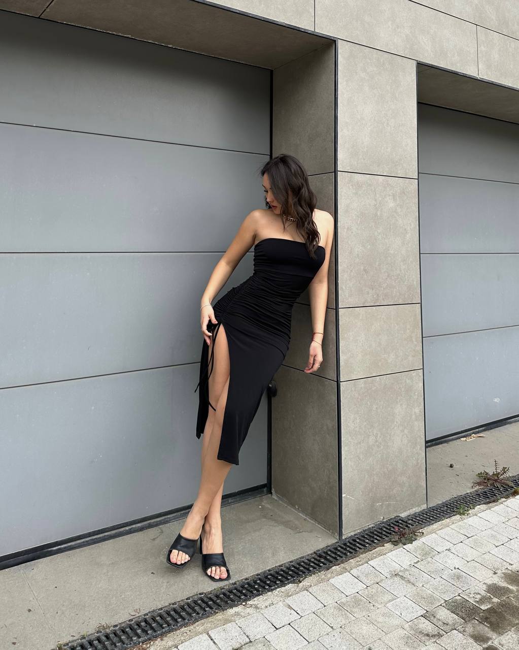 Siyah Büzgü Detaylı Elbise