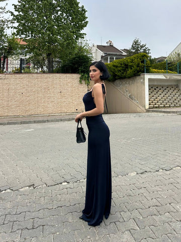 Sırt detaylı uzun şık elbise