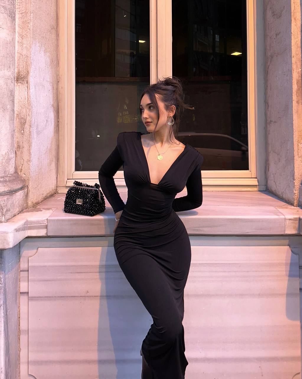 Siyah Vatkalı Uzun Elbise