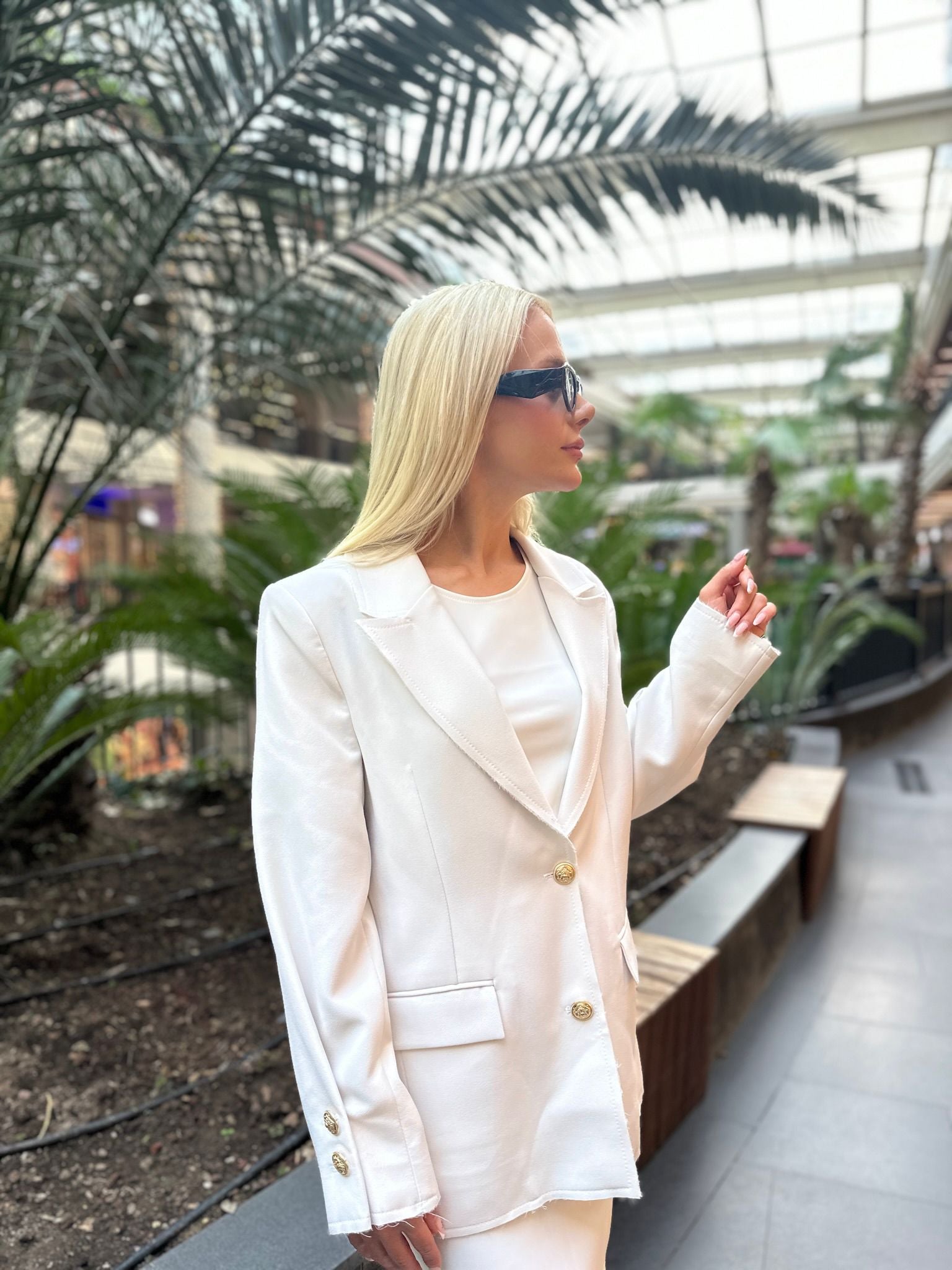 Beyaz Gold Düğmeli Blazer Ceket