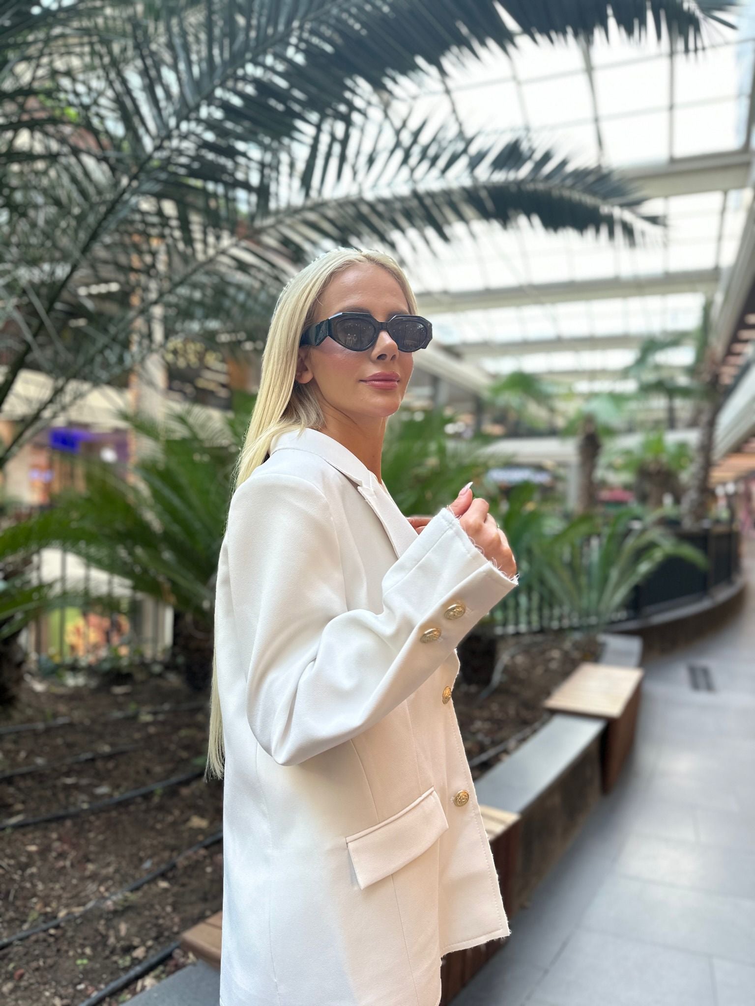 Beyaz Gold Düğmeli Blazer Ceket